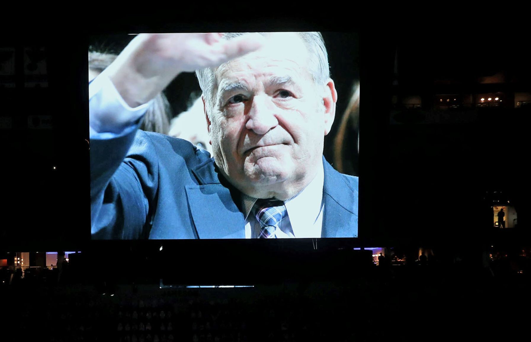 St. Louis Blues honor legendary player Bob Plager